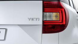 Skoda Yeti Facelifting (2014) - prawy tylny reflektor - włączony