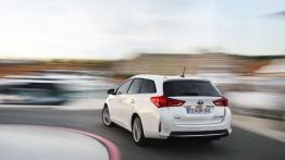 Toyota Auris II Hybrid Touring Sports (2013) - widok z tyłu