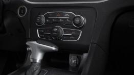 Dodge Charger Facelifting (2015) - konsola środkowa