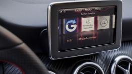 Mercedes A 250 Sport (W176) 2012 - radio/cd/panel lcd