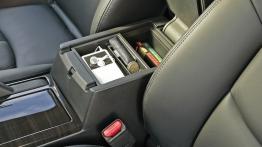 Mazda 6 2007 Sedan - tunel środkowy między fotelami