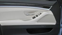 BMW serii 5 ActiveHybrid - drzwi kierowcy od wewnątrz