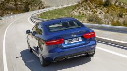 Jaguar XE 2.5t R-Sport Bluefire (2015) - widok z tyłu