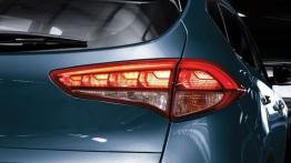 Hyundai Tucson III (2016) - wersja amerykańska - prawy tylny reflektor - włączony