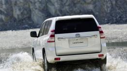 Toyota Land Cruiser 2.8 D-4D (2016) - widok z tyłu