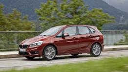 BMW 218d Active Tourer (2014) - lewy bok