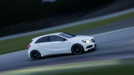 Mercedes A45 AMG (2013) - prawy bok