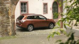 Mitsubishi Outlander III - prawy bok