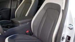 Kia Optima 2012 - widok ogólny wnętrza z przodu