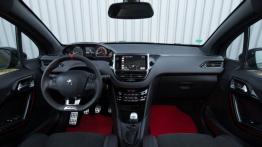 Peugeot 208 GTi 30th Anniversary Edition (2015) - pełny panel przedni