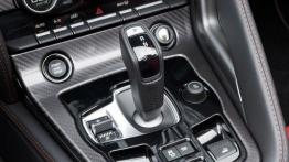 Jaguar F-Type AWD R Roadster (2016) - dźwignia zmiany biegów