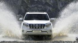 Toyota Land Cruiser 2.8 D-4D (2016) - widok z przodu