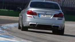 BMW M5 F10 Facelifting (2014) - widok z tyłu