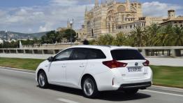Toyota Auris II Hybrid Touring Sports (2013) - widok z tyłu