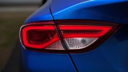 Chrysler 200S (2015) - lewy tylny reflektor - włączony