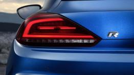 Volkswagen Scirocco III R Facelifting - lewy tylny reflektor - włączony