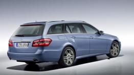 Mercedes E 350 CDI 4MATIC W212 kombi - tył - reflektory włączone