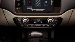 Qoros 3 Sedan (2013) - konsola środkowa