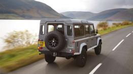 Land Rover Defender 2012 - widok z tyłu