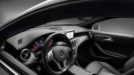 Mercedes klasy A 2013 - pełny panel przedni