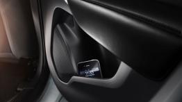 Volvo V40 II - schowek w drzwiach przednich