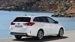 Toyota Auris II Hybrid Touring Sports (2013) - widok z tyłu