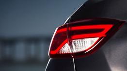 Chrysler 200C (2015) - lewy tylny reflektor - włączony