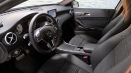 Mercedes A 200 (W176) 2012 - pełny panel przedni