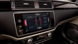 Qoros 3 Sedan (2013) - radio/cd/panel lcd