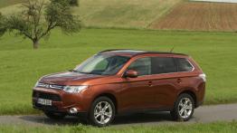 Mitsubishi Outlander III - lewy bok