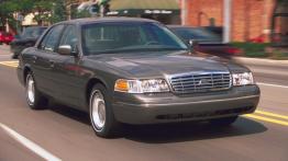 Ford Crown Victoria 2001 - widok z przodu