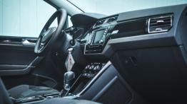 Volkswagen Touran 2.0 TDI 150 KM - galeria redakcyjna - widok ogólny wnętrza z przodu
