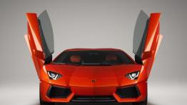 Lamborghini Aventador LP700-4 - przód - reflektory włączone