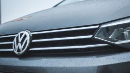 Volkswagen Touran 2.0 TDI 150 KM - galeria redakcyjna - grill
