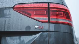 Volkswagen Touran 2.0 TDI 150 KM - galeria redakcyjna - prawy tylny reflektor - wyłączony