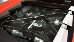 Lamborghini Aventador LP700-4 - pokrywa silnika zamknięta