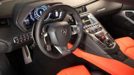 Lamborghini Aventador LP700-4 - kokpit