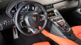 Lamborghini Aventador LP700-4 - kokpit