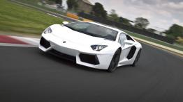 Lamborghini Aventador LP700-4 - widok z przodu