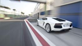 Lamborghini Aventador LP700-4 - widok z tyłu