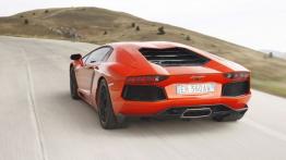 Lamborghini Aventador LP700-4 - widok z tyłu