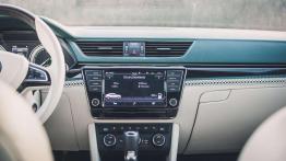Skoda Superb Atelier - galeria redakcyjna - konsola ?rodkowa
