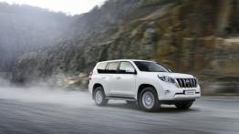 Toyota Land Cruiser 2.8 D-4D (2016) - widok z przodu