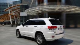 Jeep Grand Cherokee IV Facelifting (2014) Overland - widok z tyłu