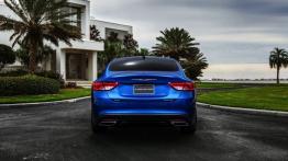 Chrysler 200S (2015) - widok z tyłu