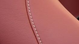 Aston Martin DB9 Facelifting Volante - fotel pasażera, widok z przodu