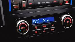 Mitsubishi Montero - konsola środkowa