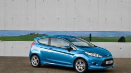 Ford Fiesta Hatchback 3D - prawy bok