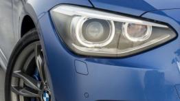 BMW M135i - prawy przedni reflektor - włączony
