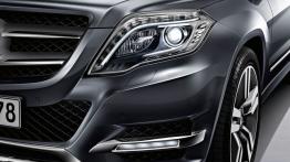Mercedes GLK Facelifting - lewy przedni reflektor - włączony